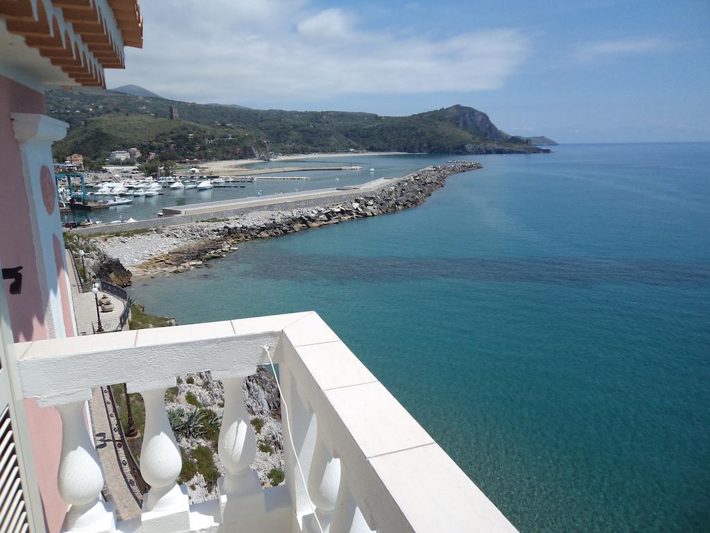 Albergo Tirreno Marina di Camerota Bilik gambar