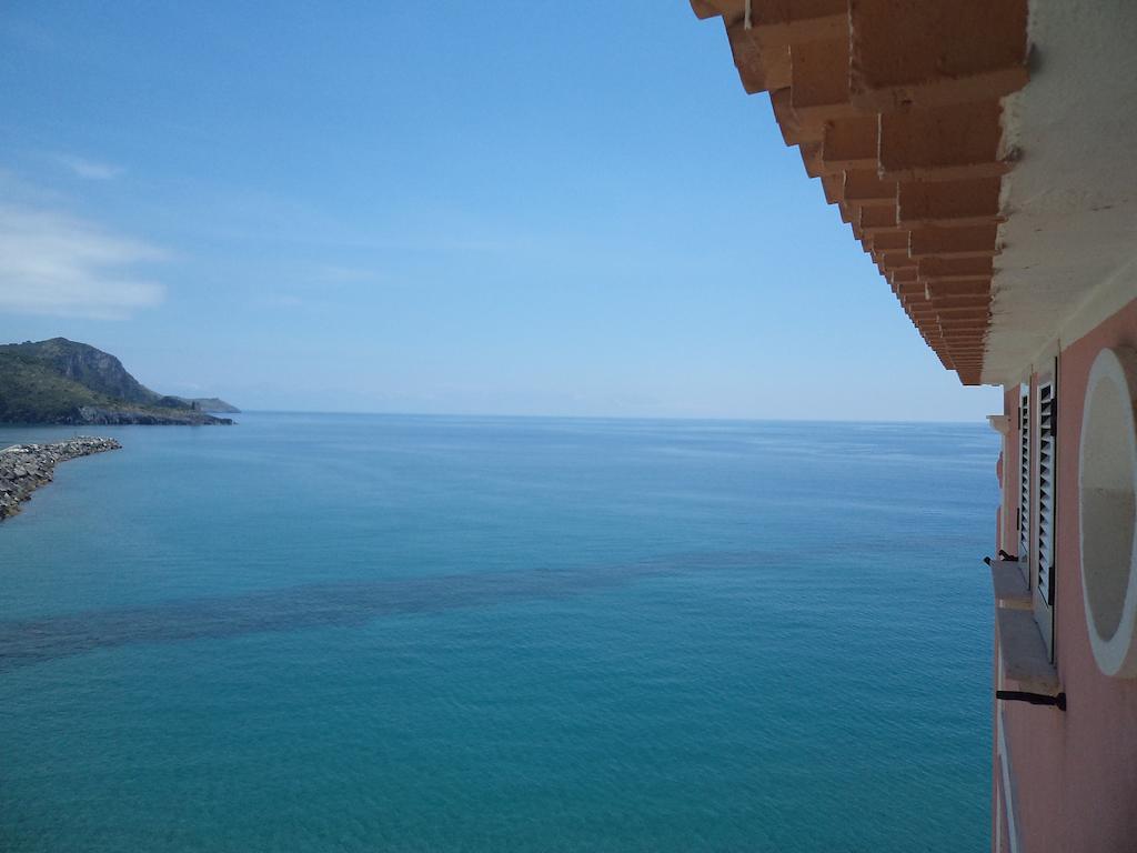 Albergo Tirreno Marina di Camerota Bilik gambar